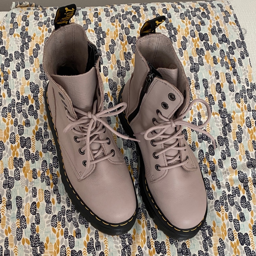 Dr. Martens ladies or men’s unisexy Light Pink/Nude Combat Boots PLATFORM